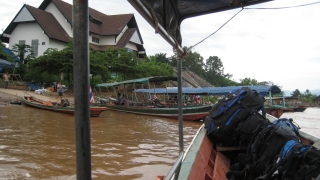 Mit dem Boot ueber den Mekong nach Laos