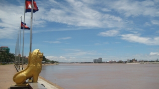 Mekong-Promenade mit Garuda-Statue