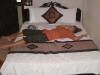 Christin auf dem Bett im Kangaroo Hotel 1