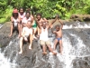 Mit der Jugend von Hartvillage am Wasserfall