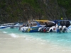 Viele Boote in der Maya Bay auf Phi Phi Lay Island